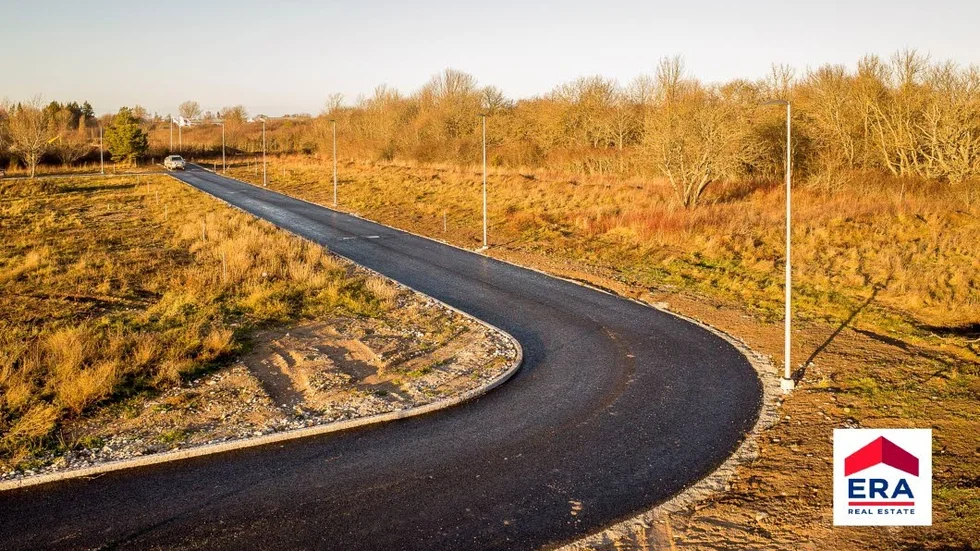Tomterna ligger i kvarteret Malajen i gamla A7-området i Visby.