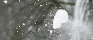 Patrull åkte på snöbollskastning