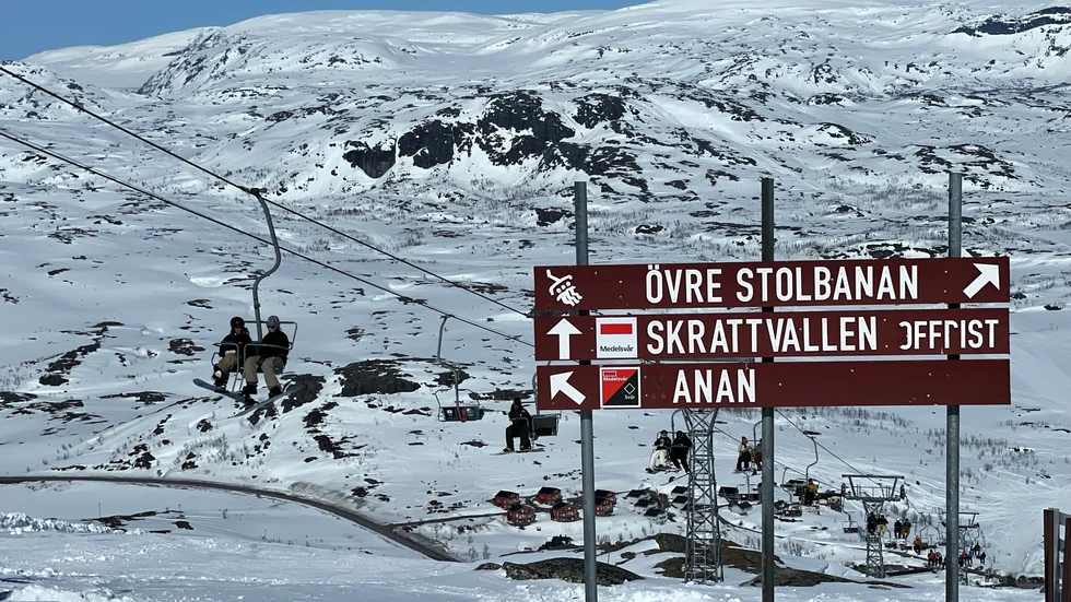 Riksgränsen har gott om snö och anläggningarna både i Riksgränsen och Björkliden är fullbokade, uppger Lapland Resort.