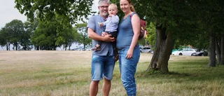 Ettårige Aron fick 140 kilo madrasser över sig