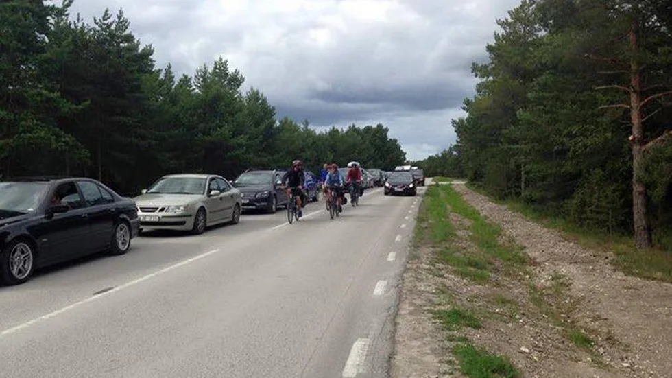 På torsdagen var det rekordlång kö till Fåröfärjan. Över tre kilometer.