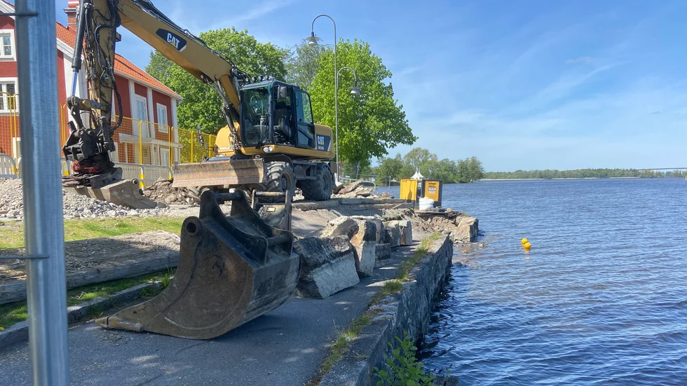 Strandvägen kommer att vara stängd för genomfart ytterligare minst en vecka.