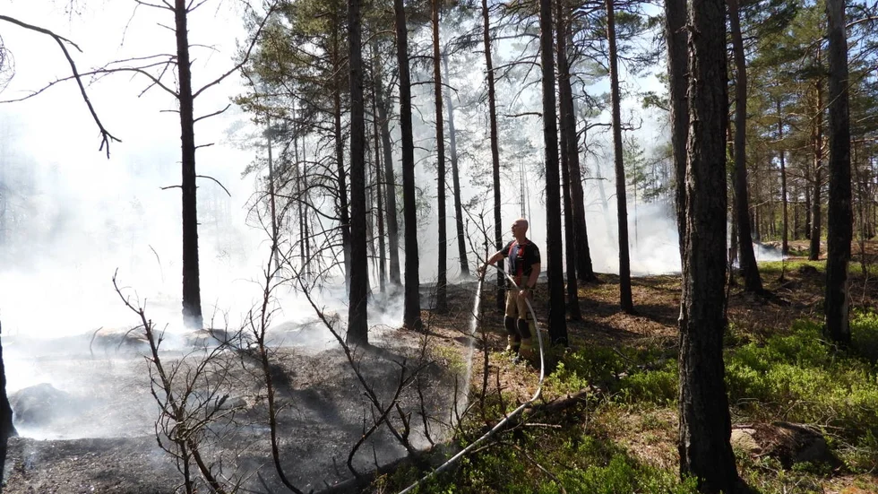 Brandplatsen ligger i området mellan Tjalvegården och Vrinnevisjukhuset.