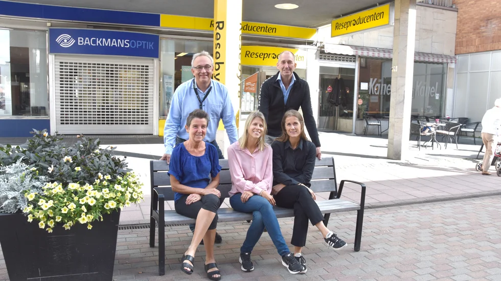 Gänget bakom den nya Amsterdamchartern – bägge vägarna. Stående: Robert Lindberg, Skellefteå Airport, Marc Koenis, Voigt travle, samt sittande, fr v Jenny Andersson, Jannike Sundberg och Tilda Edholm, alla Reseproducenten Skellefteå. 