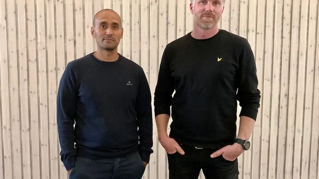 Johan Åström, vd Alviks trafik (till vänster) tillsammans med Andreas Johansson, vd för FSB Åkeri. 