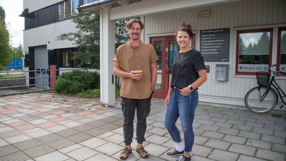 Frånvaron i grundskolan ökar i hela landet och allt fler barn blir hemmasittare. Närvaroteamets Torbjörn Pihl och Britta Andersson jobbar nära både elever, föräldrar och skola med att vända utvecklingen. "Mycket handlar om att bygga relationer", säger Britta Andersson.