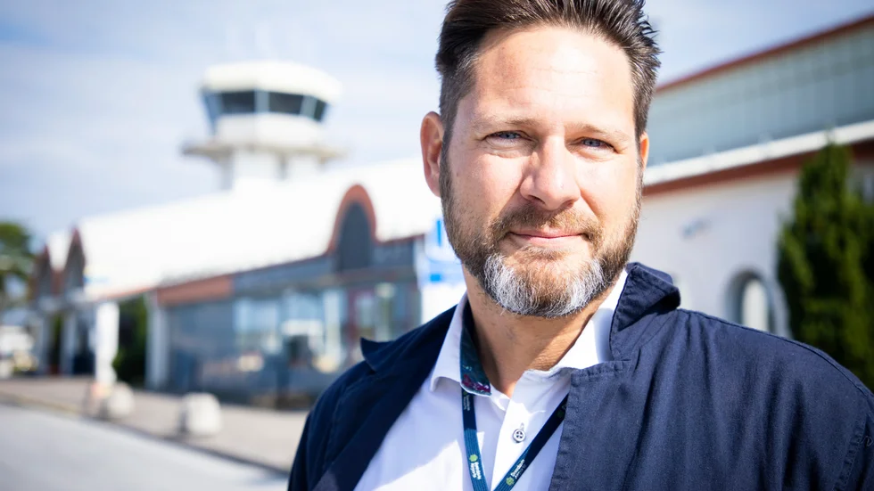 ”Det handlar om att man får betala för den tid som man nyttjar parkeringen, på samma sätt som man gör på andra parkeringar som Östercentrum”, säger flygplatschefen Gunnar Jonasson.