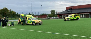 Skräckmöte i fotboll i Strängnäs – ambulanser i skytteltrafik: "Har aldrig varit med om något liknande"