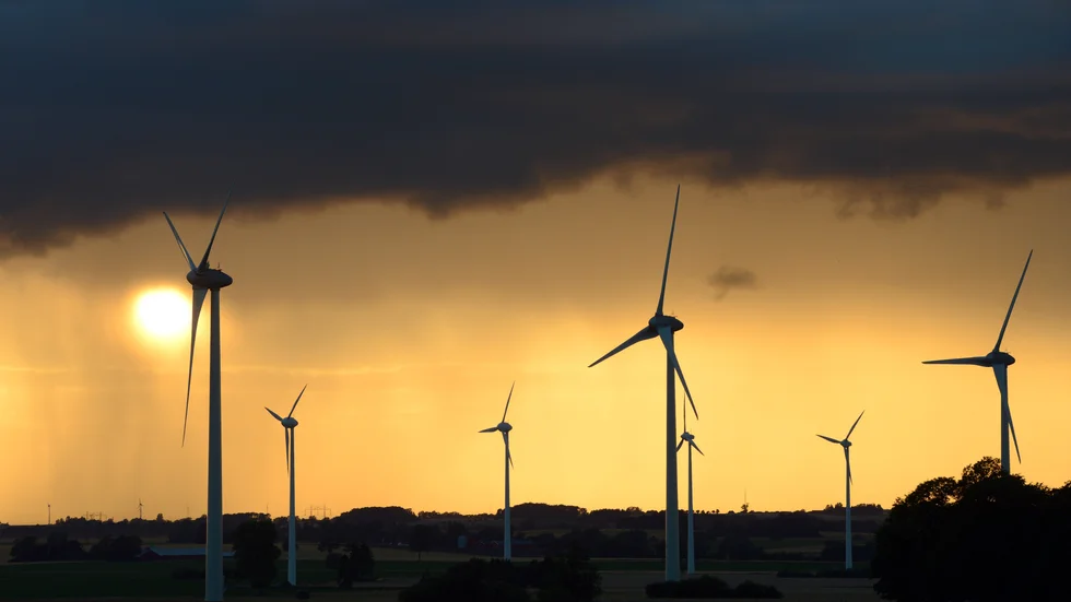 Drygt hälften av vindkraftparkerna får avslag genom kommunalt veto och var fjärde på grund av artskyddet. Statistiken från Naturvårdsverket och Energimyndigheten talar sitt tydliga språk: Det är inte försvarsintressena som huvudsakligen stoppar utbyggnaden av vindkraft, skriver Mats Ström, Försvarsmakten.