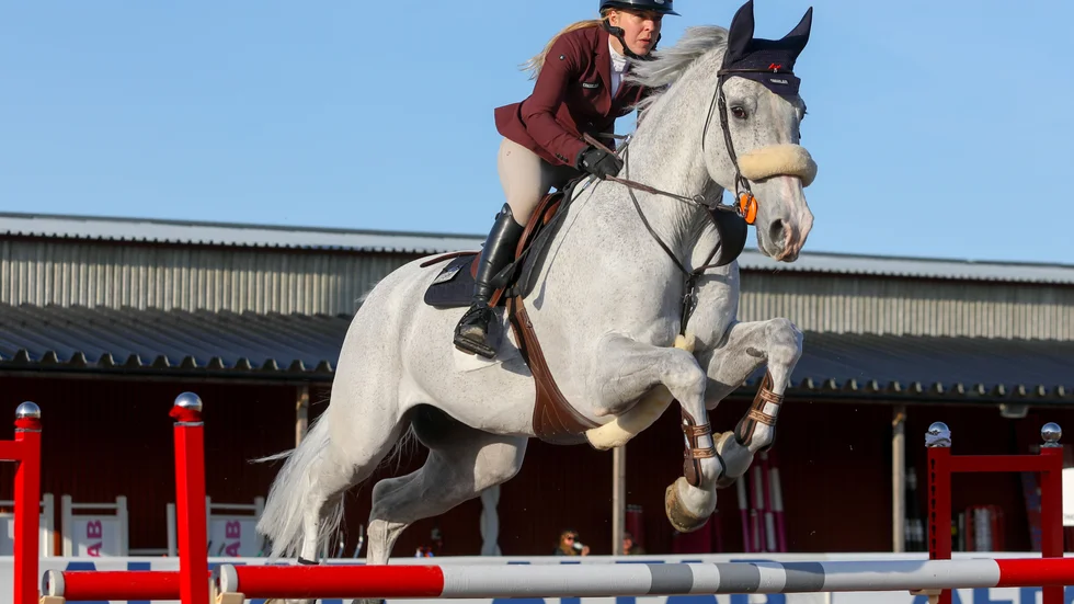 Enköpingsekipaget Emmie Jansson och Cassimo tog en fin tredjeplats i GP-hoppningen under Sundbyholm Spring Tour.