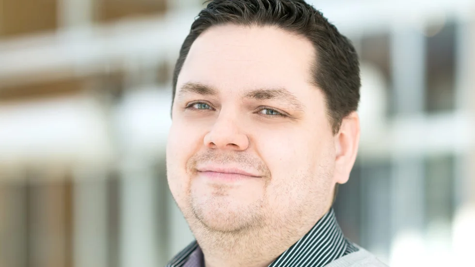 ”Vi kommer nu att ta hem en del jobb hit som vi tidigare lagt utomlands.”, säger Mikael Moritz, vd för Glasfasader Norr i Skellefteå efter förvärvet av A-glas konkursbo.
