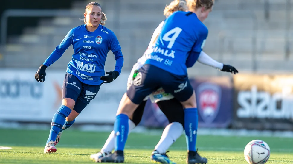 Felicia Saving har imponerat under försäsongen och säger till Eskilstuna-Kurirens sportpodcast att hon skulle bli besviken om hon inte startar premiären mot Kristianstad på söndag.
