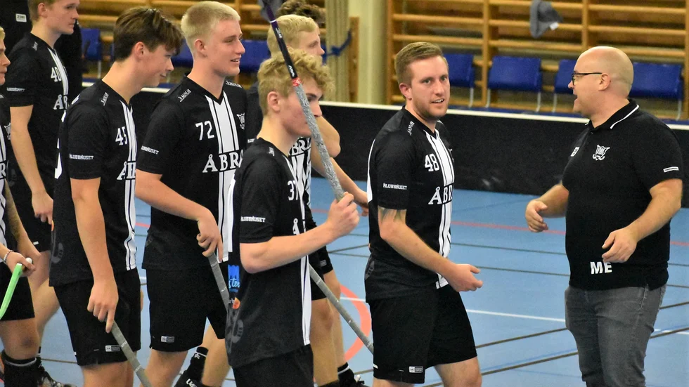 "Budgeten för spelartruppen har bantats igen", säger VIBK-tränaren Michael Elmér.