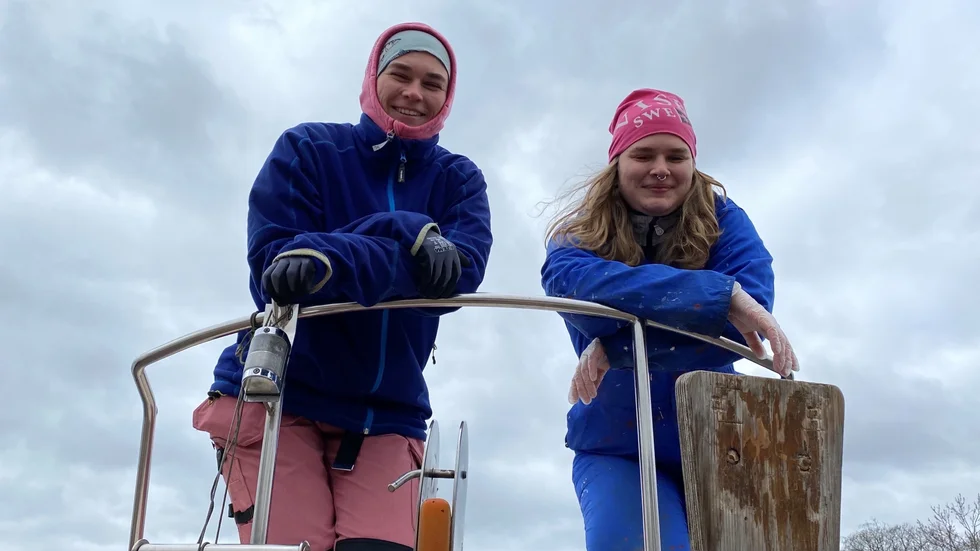 Sofia och Johanna Colling och deras syster Tova Östling är nyblivna ägare till en IF-båtar på 7,90 meter eller 26 fot.