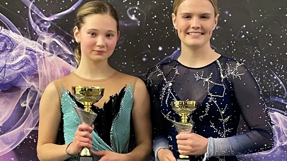 Daria Akhmetova och Tilde Wennergrens åkningar i Borlängekristallen belönades med pokaler.