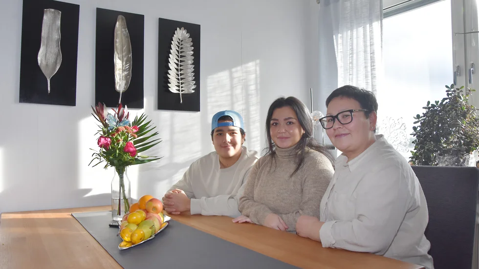 David Akbar, Nazuk och Maria Turdieva tycker om att laga mat tillsammans. Nazuk startade vilsekladdkakan på Instagram i vintras.
