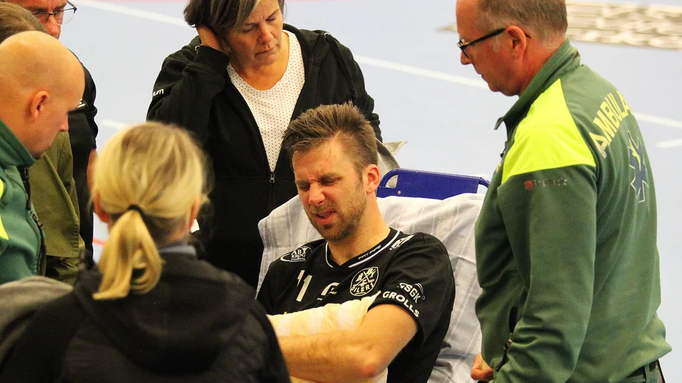 Tobias Lundqvist bröt armen i slutet av matchen.