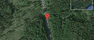 Stopp på väg 55 på grund av trafikolycka med en personbil