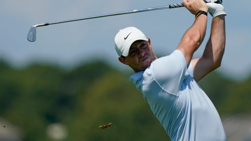 Rory McIlroy under ett inspelsvarv på Ocean Course på Kiawah Island.