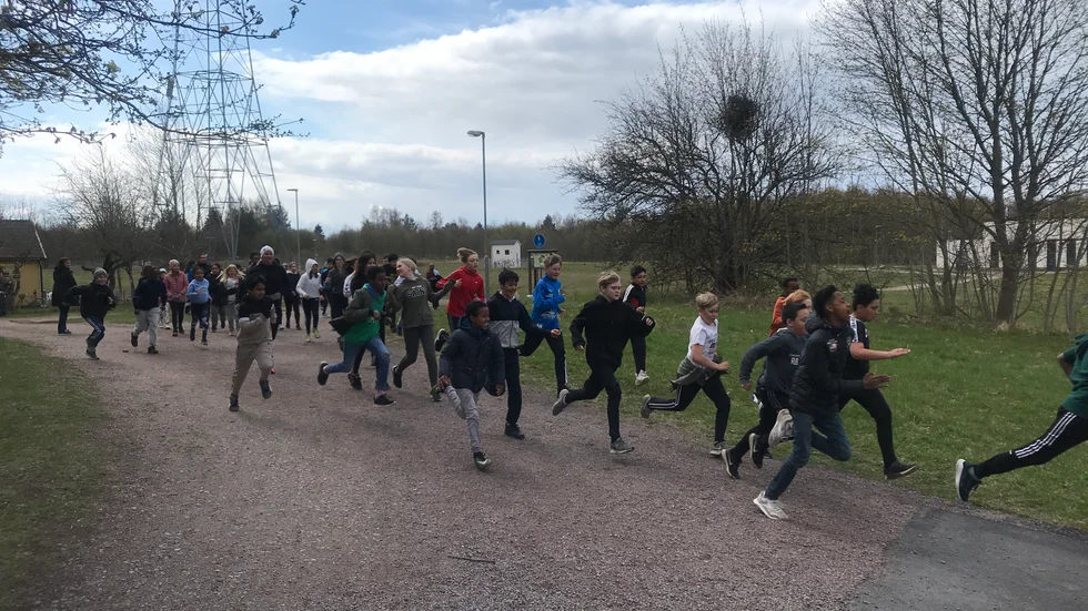 Skolloppet arrangerades för tredje året på fredagen och Norra skolan i Motala var en av de deltagande lokala skolorna. Femmorna hade bra spring i benen, i ganska olika tempon, när det bar av ut på 500-metersbanan i Bondebacka.