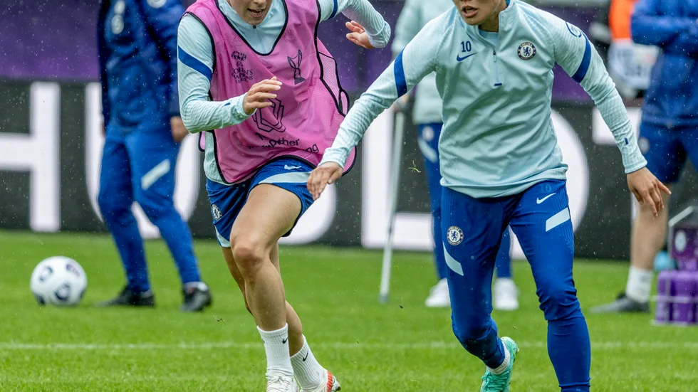Jonna Andersson och Ji So-Yun är två av Chelseaspelarna som hoppas skjuta en historisk Champions League-titel till Londonlaget.