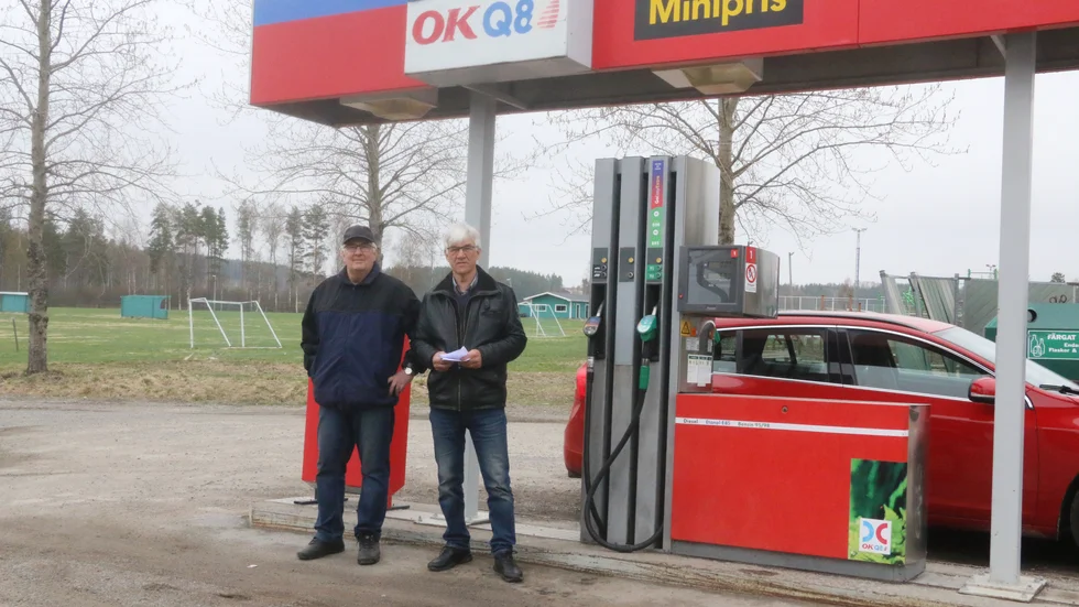 Det blev nej till EU-stöd till en ny tankstation i Svensbyn, därmed läggs satsningen ner. Roger Lundmark och Pär Sandström är besvikna: "Vi hade ju planerat det mesta och satt och väntade på besked", säger Pär Sandström.