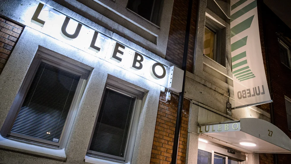 Åklagaren påstår att bostadsbolaget Lulebo blev blåst på drygt åtta miljoner kronor. Målet är nu uppe för prövning i hovrätten.