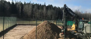 Omvandlingen av gamla tennisbanan i Grebo är igång