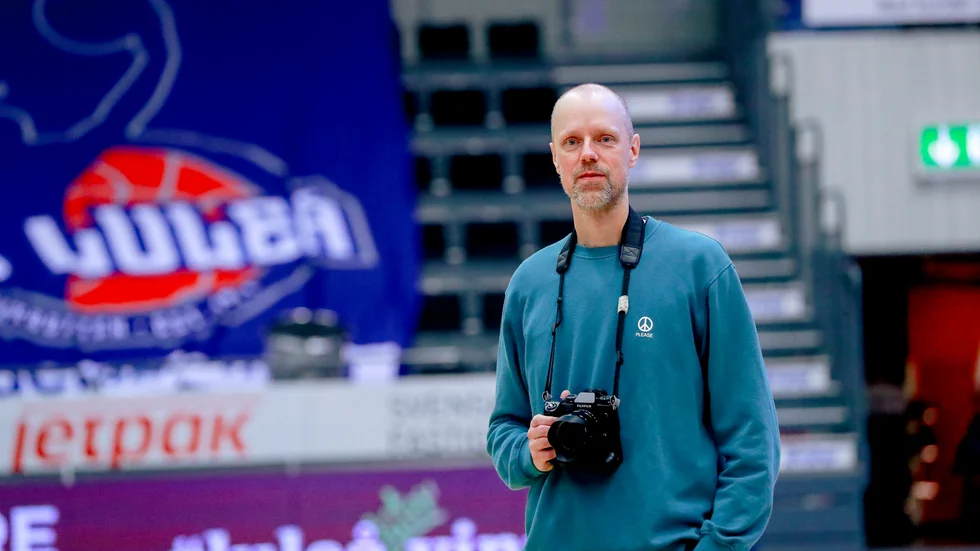 Efter att ha varit borta från basketen i 20 år kom Johan Sandström tillbaka, denna gången inte som spelare eller coach, utan som fotograf åt BC Luleå. 