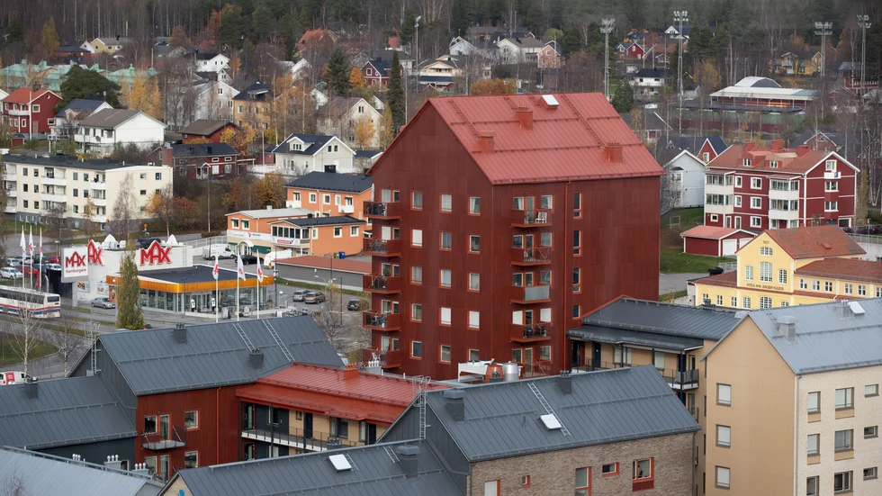 "Med marknadshyror får vi ohanterliga hyror och hyreshöjningar för den stora massan", skriver företrädare för hyresgästföreningar i länet.