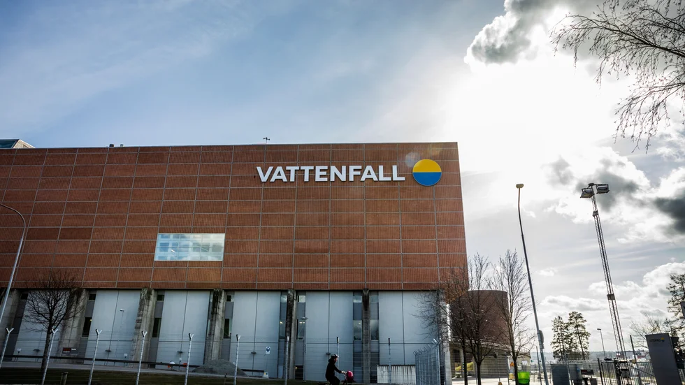 Fjärrvärmen från Vattenfall påverkades av gårdagens strömavbrott. Omkring 50 mil av fjärrvärmeledningar löper under Uppsala stad. Alla utgår från Vattenfalls anläggning i Boländerna. Till följd av händelsen drabbades många Uppsalabor av utebliven värme och varmvatten under söndagskvällen. 