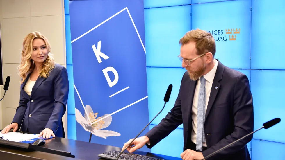 Kristdemokraternas partiledare Ebba Busch (KD) och ekonomisk-politiska talesperson Jakob Forssmed presenterar partiets skuggbudget under en pressträff i riksdagens presscenter.