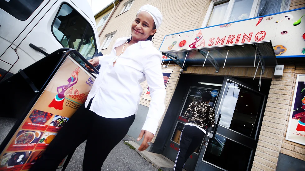 Bisrat Tekle har öppnat den eritreanska restaurangen Asmrino i Eskilstuna. Den ligger tvärs över Stålforsskolan och hon hoppas på att många Eskilstunabor är intresserade av eritreansk mat.