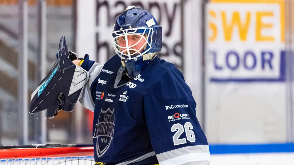 Stefan Steen släppte fem puckar förbi sig på femton minuter när Björklöven fick matchboll i semifinalen i hockeyallsvenskan.