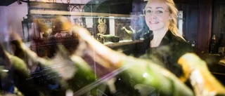  Louise korkar upp 100-årig champagne från ett skeppsbrott – flaskor för 50 000 kronor