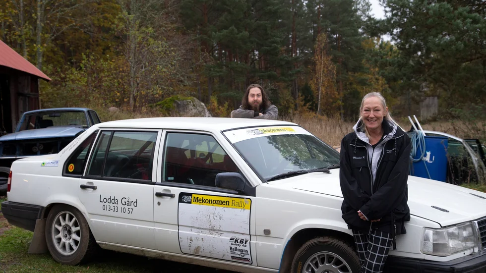 Tony och Monica Krusell, mor och son, rallyförare och kartläsare som tävlar tillsammans i helgens Marknadsnatta med start och mål i Skänninge.