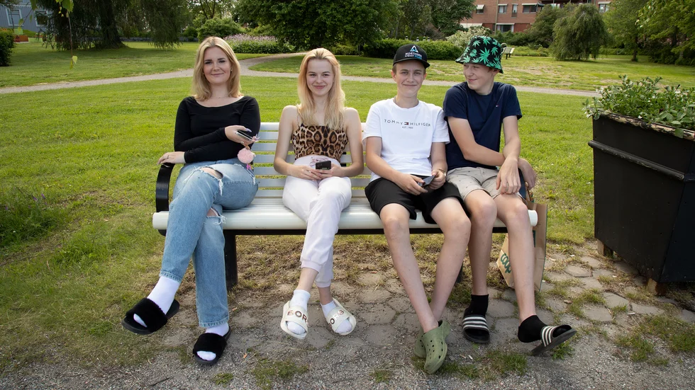 Emma Lundberg och Tindra Grahn ska åka ut till Pite havsbad på midsommarafton och vara med kompisar resten av helgen. Martin Osbakk och Tim Pettersson ska hänga hela helgen med kompisarna i Öjebyn.