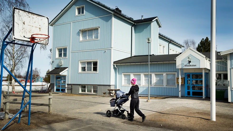Vitåskolan återuppstår som en friskola. 