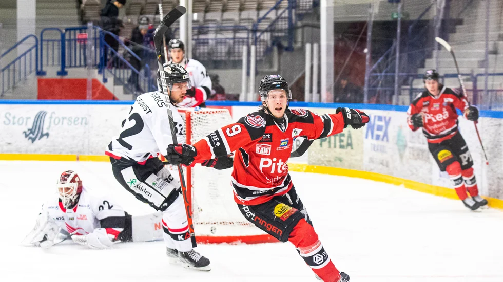 Petter Mäkitalo gjorde ett av målen mot Kalix i onsdags. Han toppar Piteå Hockeys skytteliga, inklusive den i power play. (Arkivbild)