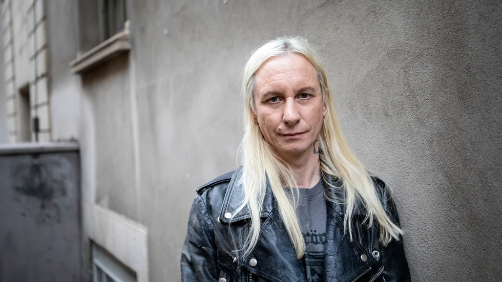 Markus Öhrn, konstnärlig ledare för Institutet och dramatiker med Europa som arbetsfält, har i vår arbetat på Dramaten i Stockholm men återvänder till Tornedalen för att tillsammans med byaföreningen i Risudden arrangera kulturfestivalen "There is a crack in everything" som bjuder på en kulturell bredd - från afterwork poesi till dansband.