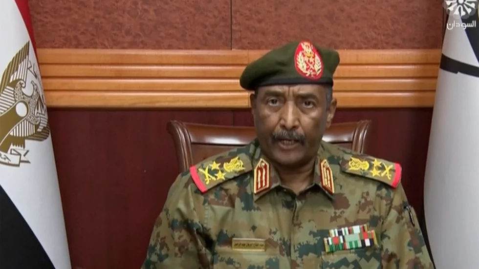 Generalen Abdel Fattah al-Burhan under sitt tv-sända tal på måndagsmorgonen.