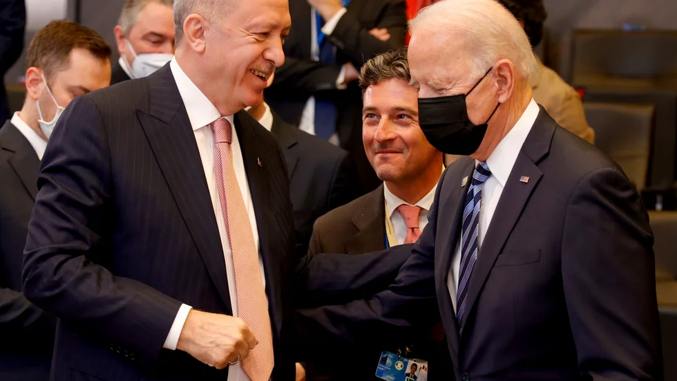 Turkiets president Recep Tayyip Erdogan och USA:s president Joe Biden under måndagens Natotoppmötet i Bryssel.