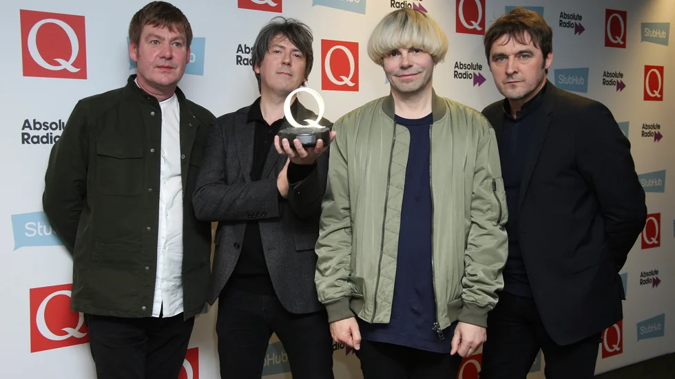 The Charlatans, med Tim Burgess näst längst till höger, är inte helnöjda med beskedet om visa-fria-spelningar.
