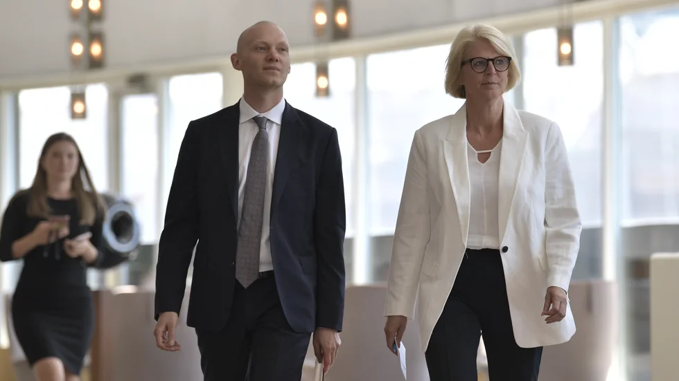 Moderaternas ekonomisk-politiska talesperson Elisabeth Svantesson och skattepolitiska talesperson Niklas Wykman håller pressträff för att presentera nya förslag mot välfärdsbrottsligheten.