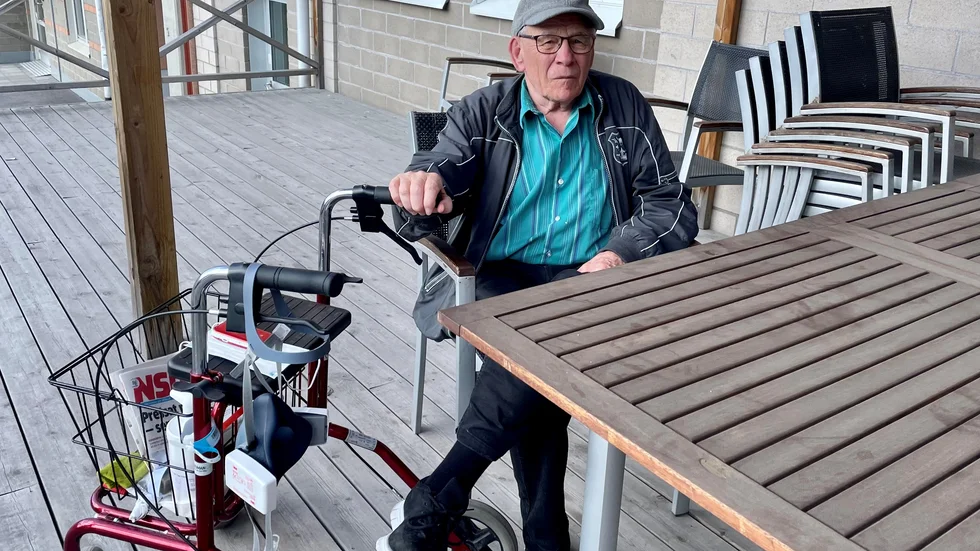 Tage Andersson är orolig inför den kommande flytten och att han ska separeras från sina vänner. 