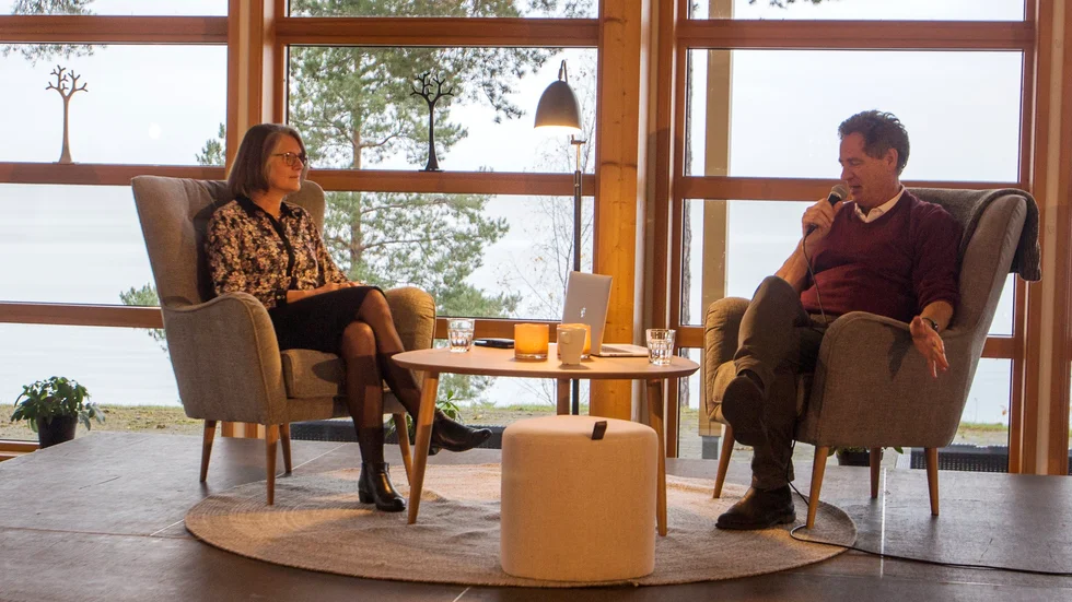 Under fredagsmorgonen hade det nya evenemanget Nätverksfrukost premiär på Hjälmargården. Första gästen i Jens Linds intervjufåtölj var Rosemary Andersson, platschef för Volvo parts i Flen.
