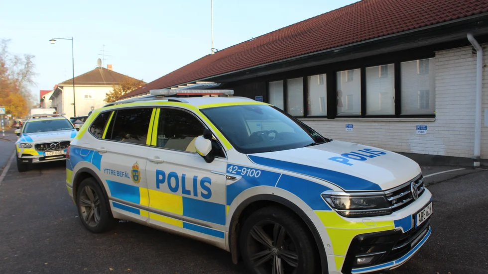 Fredagens inbrott på poliskontoret i Åtvidaberg ledde under fredagen till husrannsakan på flera adresser i Åtvidaberg. Narkotika har tagits i beslag och misstankar om framställan av narkotika har väckts. 