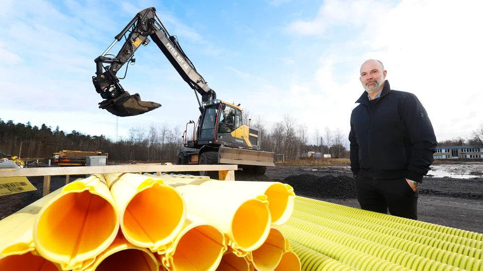 De trähus som Kfast bygger i Skogstorp får vara 97 centimeter högre än vad detaljplanen anger. Det står klart efter ett beslut i stadsbyggnadsnämnden. På bilden syns Robert Brånn, bygg- och fastighetsutvecklingschef på Kfast vid det aktuella bostadsbygget.