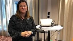 Hotelldirektör Jenny Eriksson förevisade ombyggda Scandic hotell.