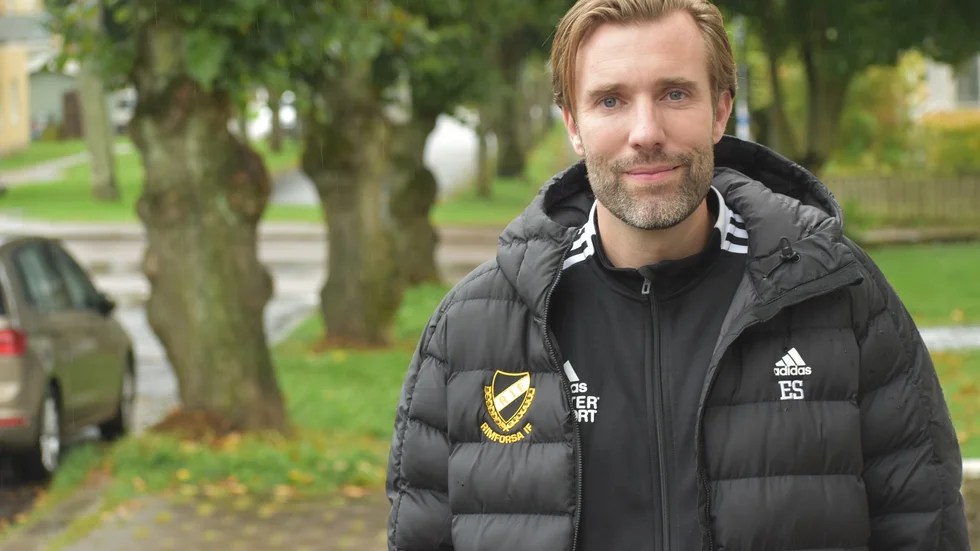 Rimforsas tränare Erik Svensson laddar för match mot Studenterna. 